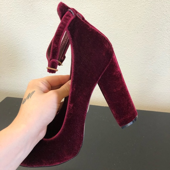 Shoe Dazzle Burgundy Velvet High Heels - Picture 8 of 13